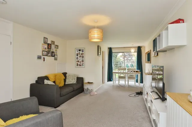 Glebe Road, Deanshanger, MK19, photo 3