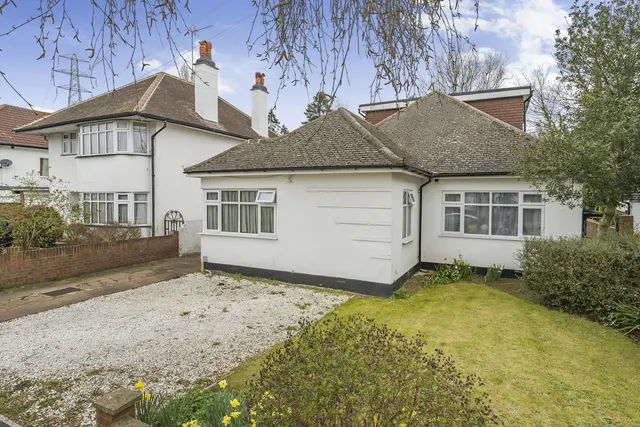 St. Thomas Drive, Pinner, HA5, photo 1