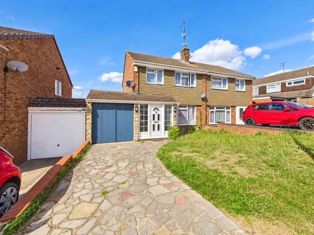 3 bedroom house — Turnpike Drive, Luton, LU3 3RE