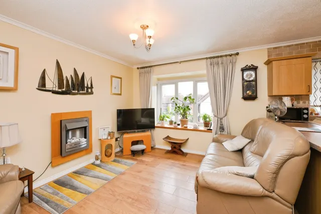 High Road, Broxbourne, photo 1