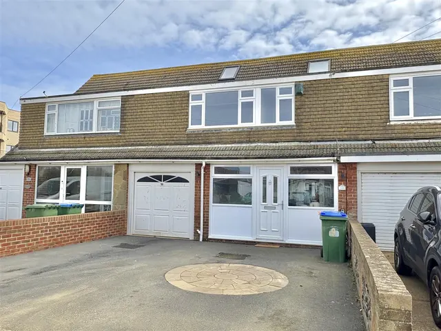 Vernon Avenue, Peacehaven, photo 1