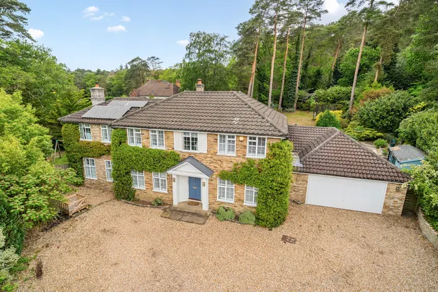 Manor Gardens, Farnham, GU10, photo 1