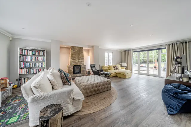 Photo 3 — Manor Gardens, Farnham, GU10