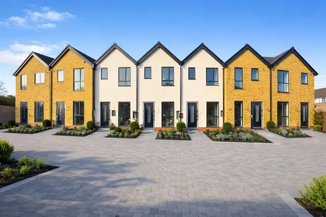 Field Road, Feltham