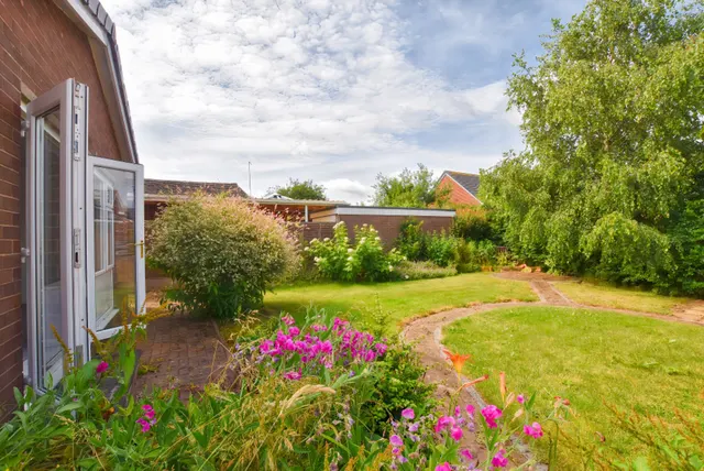 Price Close, Loggerheads, photo 2