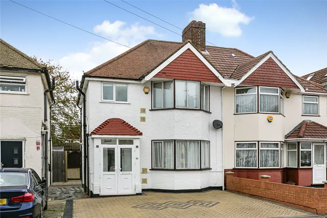 Connaught Avenue, Hounslow, TW4, photo 1
