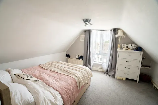 Photo 3 — Flat 4, 51 Epsom Road, Croydon
