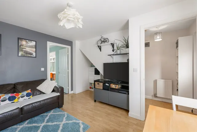 Carus Crescent, Highwoods, CO4, photo 2