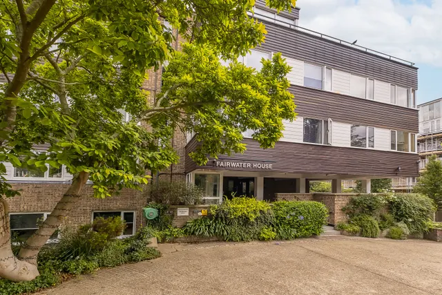 Twickenham Road, Teddington, TW11, photo 1
