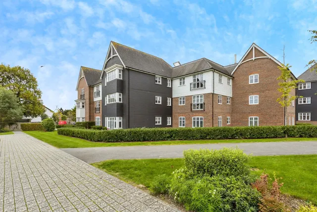 Kensett Avenue, Southwater, Horsham, photo 1