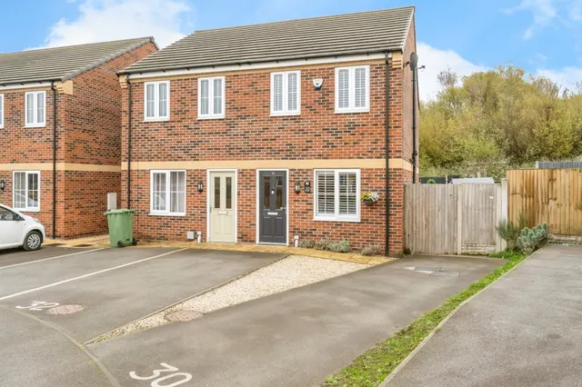 Well Hill Drive, Harworth, Doncaster, photo 1