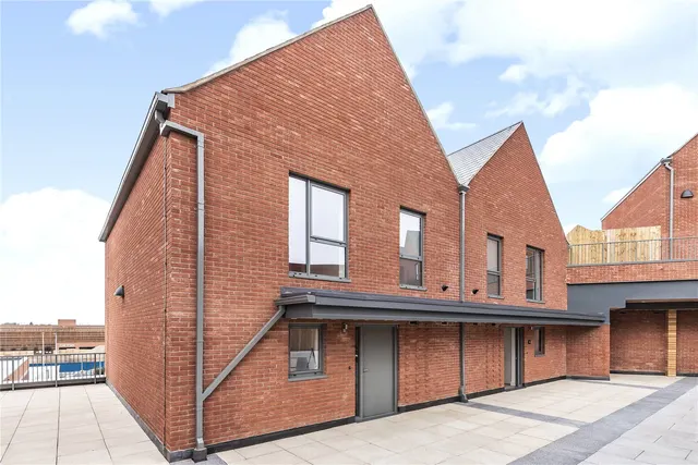 Elms Walk, Wokingham, RG40 2EZ, photo 1