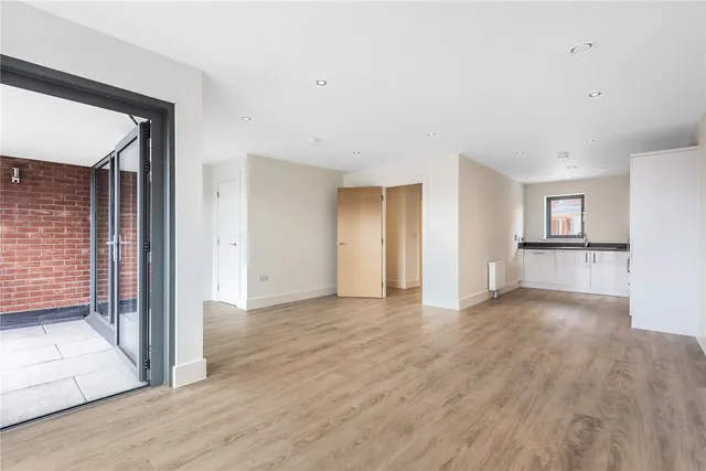 Photo 2 — Elms Walk, Wokingham, RG40 2EZ