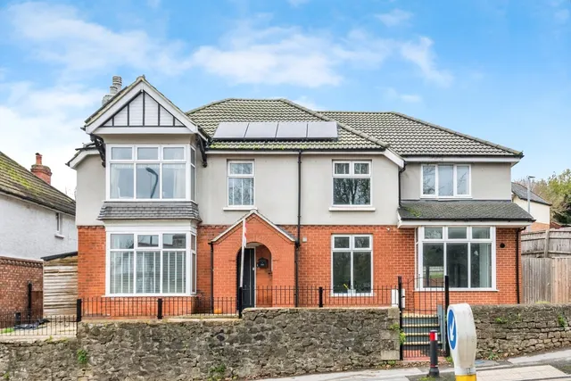 Photo 2 — Croft Road, Swindon, Wiltshire, SN1
