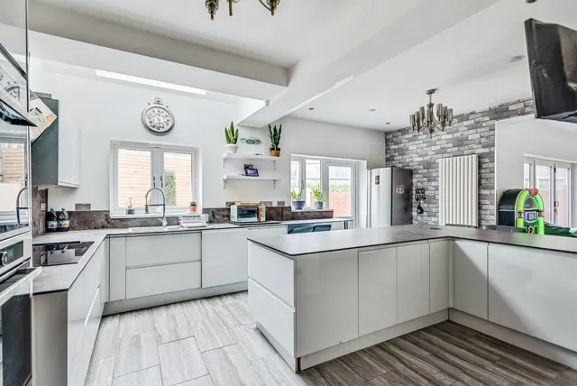 Croft Road, Swindon, Wiltshire, SN1, photo 1
