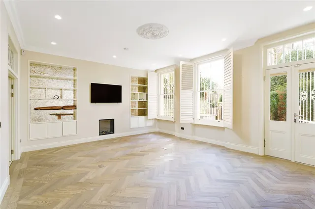 Photo 2 — Warrington Crescent, Little Venice, London, W9 1ED