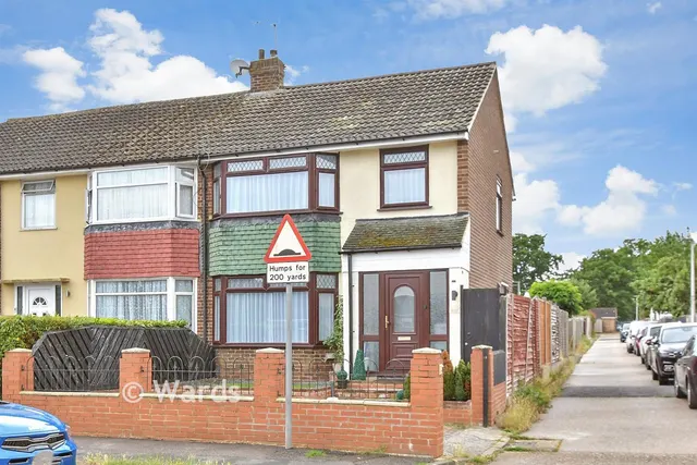 Ballens Road, Lords Wood, ME5, photo 1