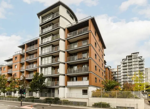 Holland Gardens, Brentford, TW8, photo 1