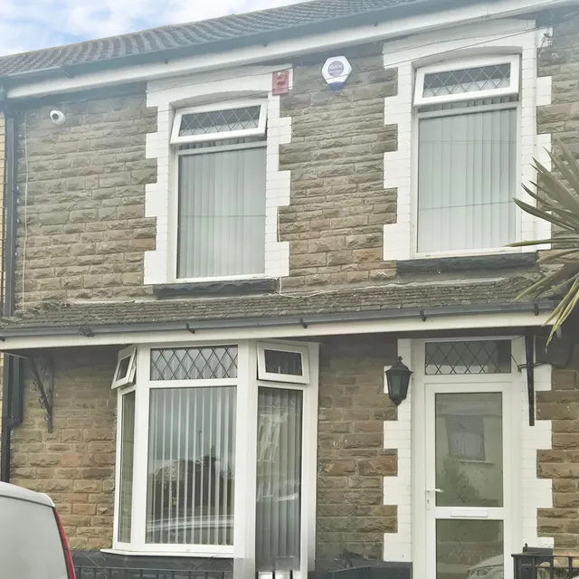 School Road, Neath, SA10, photo 1
