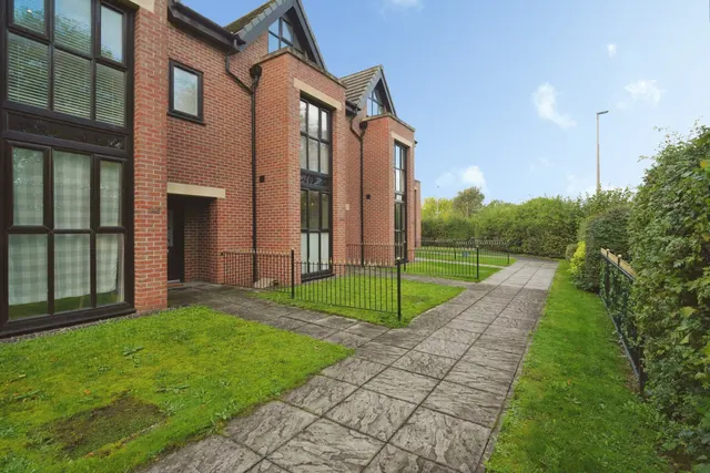 Manchester Road, Manchester, M27, photo 3