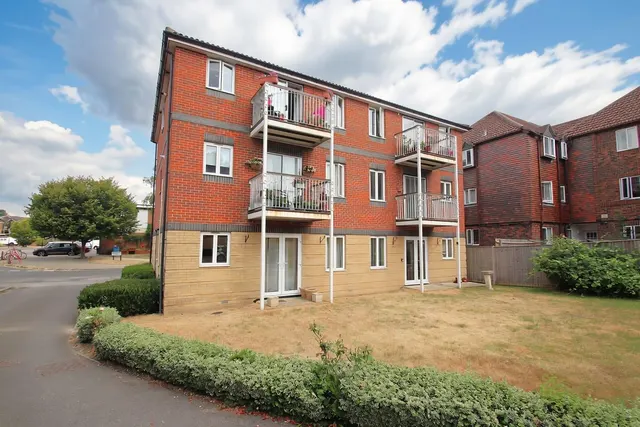 Fair Oak Road, Fair Oak, Eastleigh, SO50 7EZ, photo 1