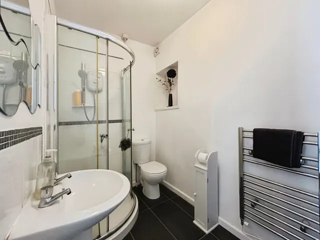 High Street, Bridgend, CF32, photo 3