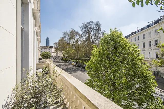 Photo 2 — St. Georges Square, London, SW1V