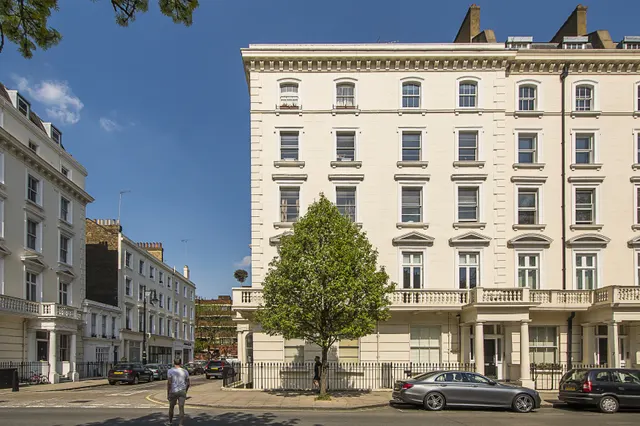 Photo 3 — St. Georges Square, London, SW1V