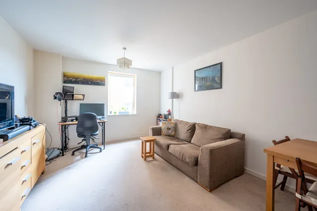 Photo 2 — 138 Westgate House, London Road, Isleworth