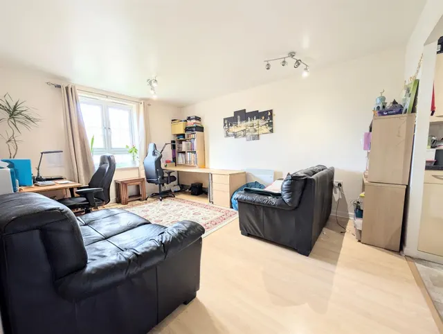 Holyhead Mews, Slough, photo 1