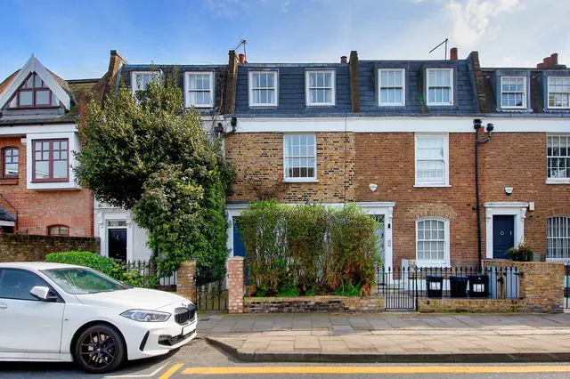 Battersea Church Road, London, SW11, photo 1