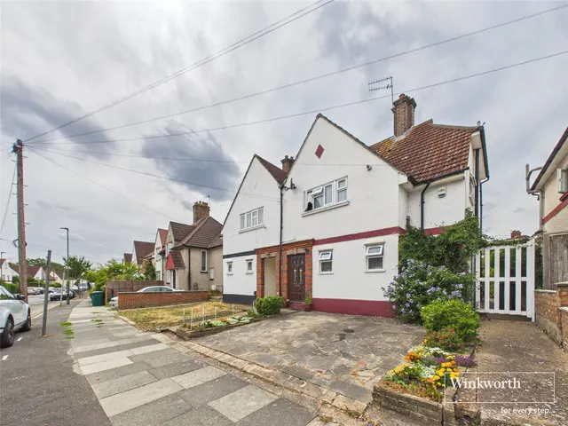 Sturgess Avenue, Hendon, London, NW4, photo 1