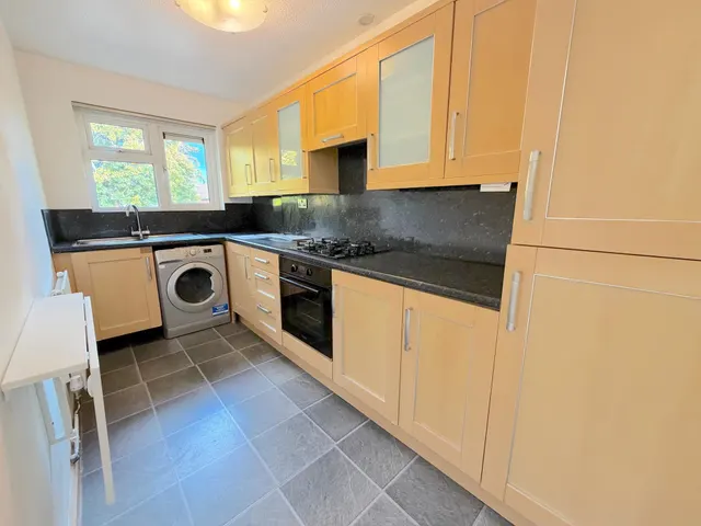 Hambledon Close, Pendeford, WV9, photo 3