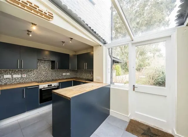Photo 2 — Watts Lane, Teddington, TW11