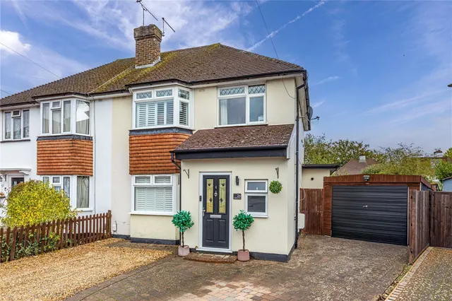 Tewkesbury Close, Byfleet, photo 1