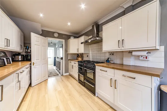 Tewkesbury Close, Byfleet, photo 3