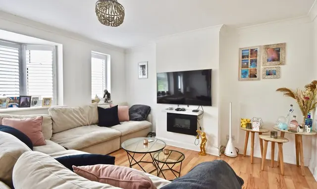 Craddocks Parade, Ashtead, KT21, photo 1