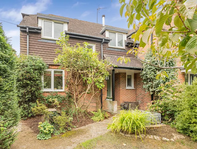 The Street, Hascombe, GU8, photo 3