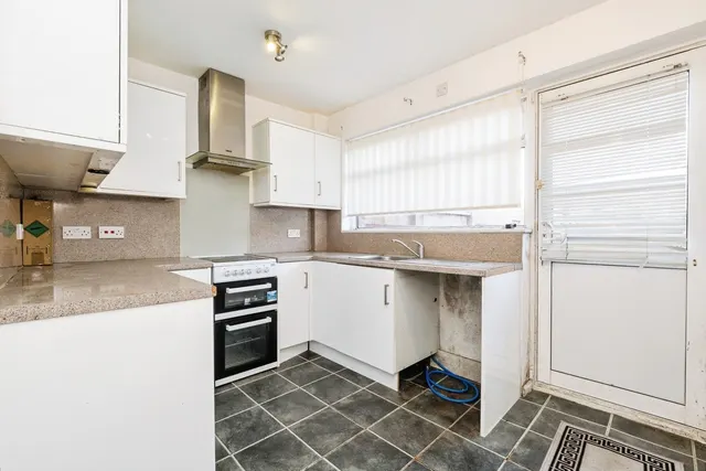 Photo 2 — Ilchester Road, Dagenham, RM8