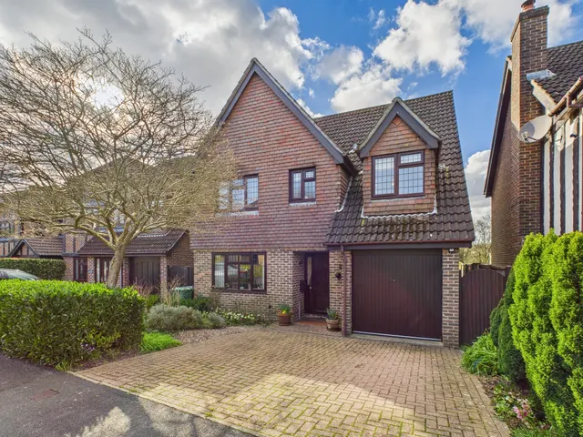Solent Drive, Hatch Warren, Basingstoke, RG22, photo 1