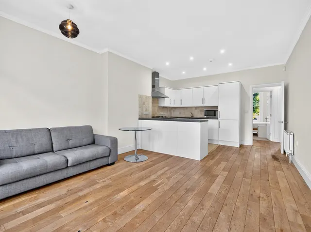 2 bedroom flat, Highbury Hill, London, N5