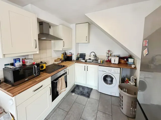 Misterton Court, Ortonplaza, PE2, photo 3