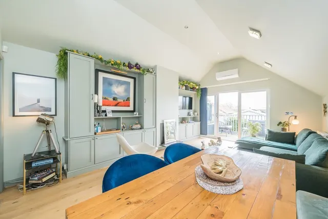 Thames Street, TW16, photo 3