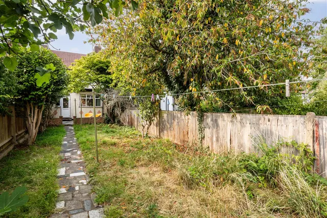 Huxley Gardens, London, NW10, photo 2