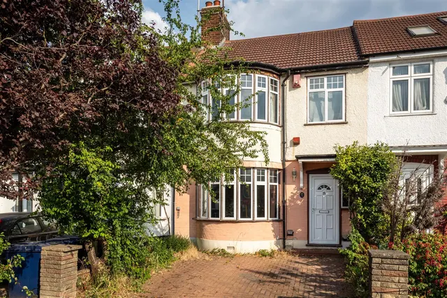 Huxley Gardens, London, NW10, photo 1