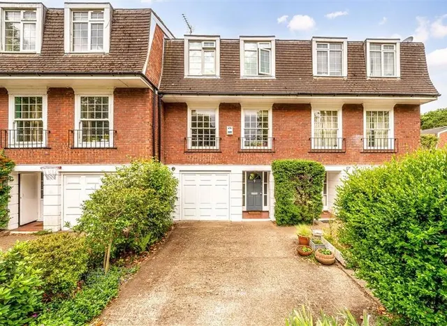 Broom Road, Teddington, TW11, photo 1
