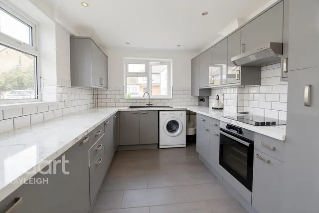 Oakhurst Road, Rayleigh, SS6, photo 2