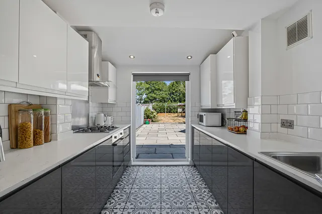 Strode Street, Egham, TW20, photo 3