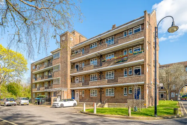 Photo 3 — Kingswood Estate, Dulwich, SE21 8NU