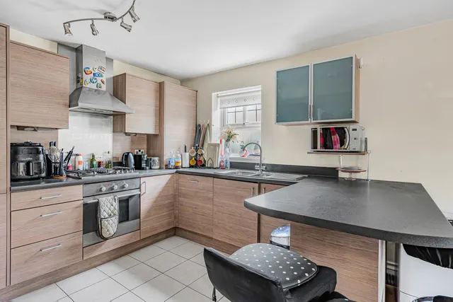 Thorpe Road, Staines-upon-Thames, TW18, photo 3
